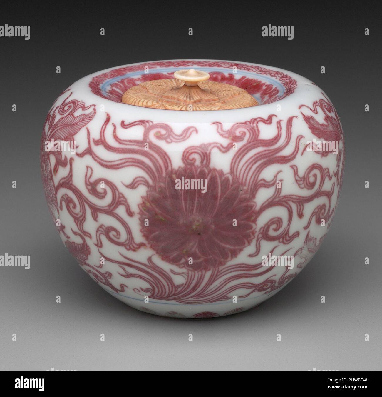 Conteneur d'eau avec fleurs stylisées Banque D'Images