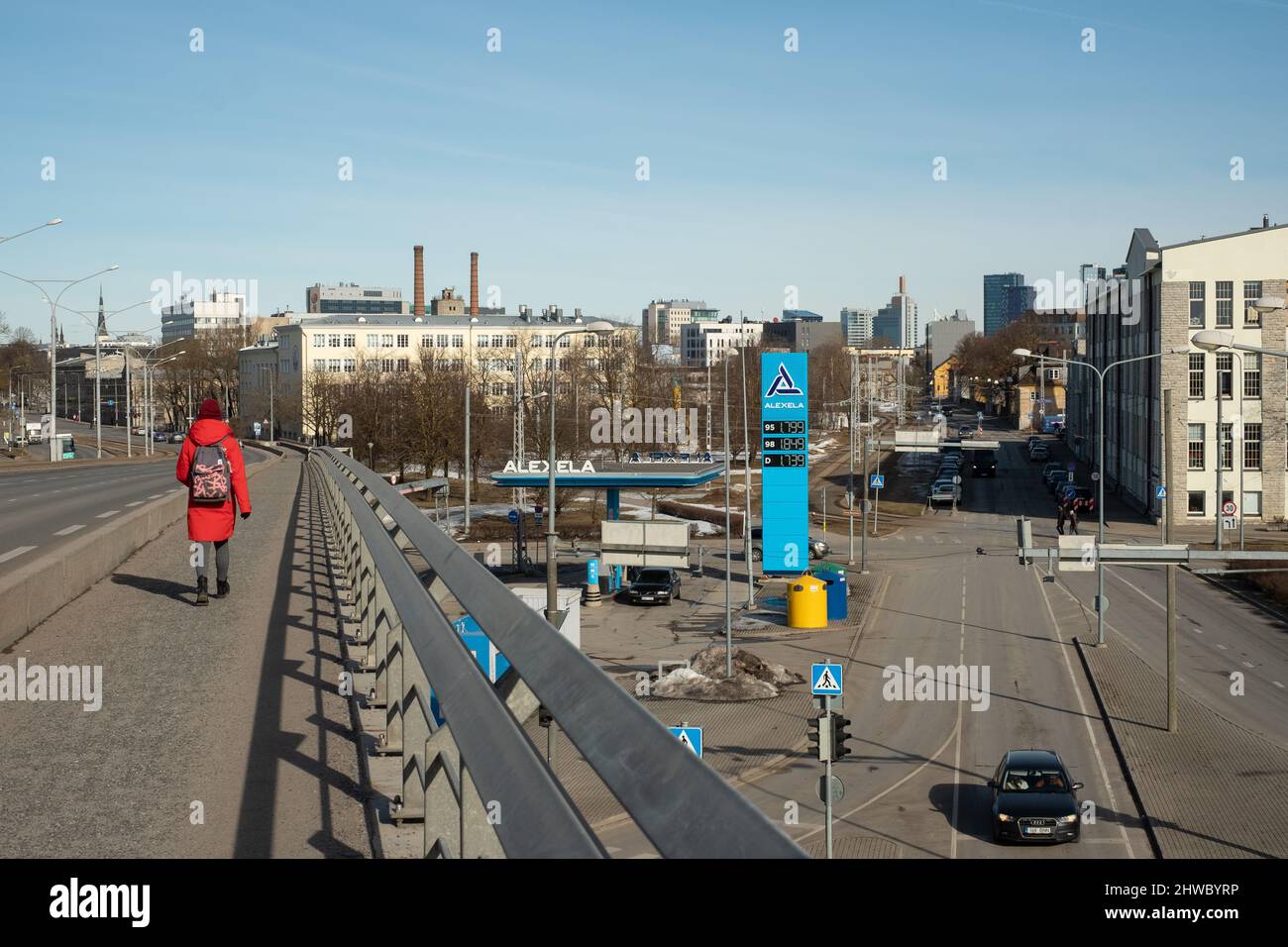 Des prix record du carburant à la station-service Alexela dans l'Union européenne. Crise du carburant. Banque D'Images