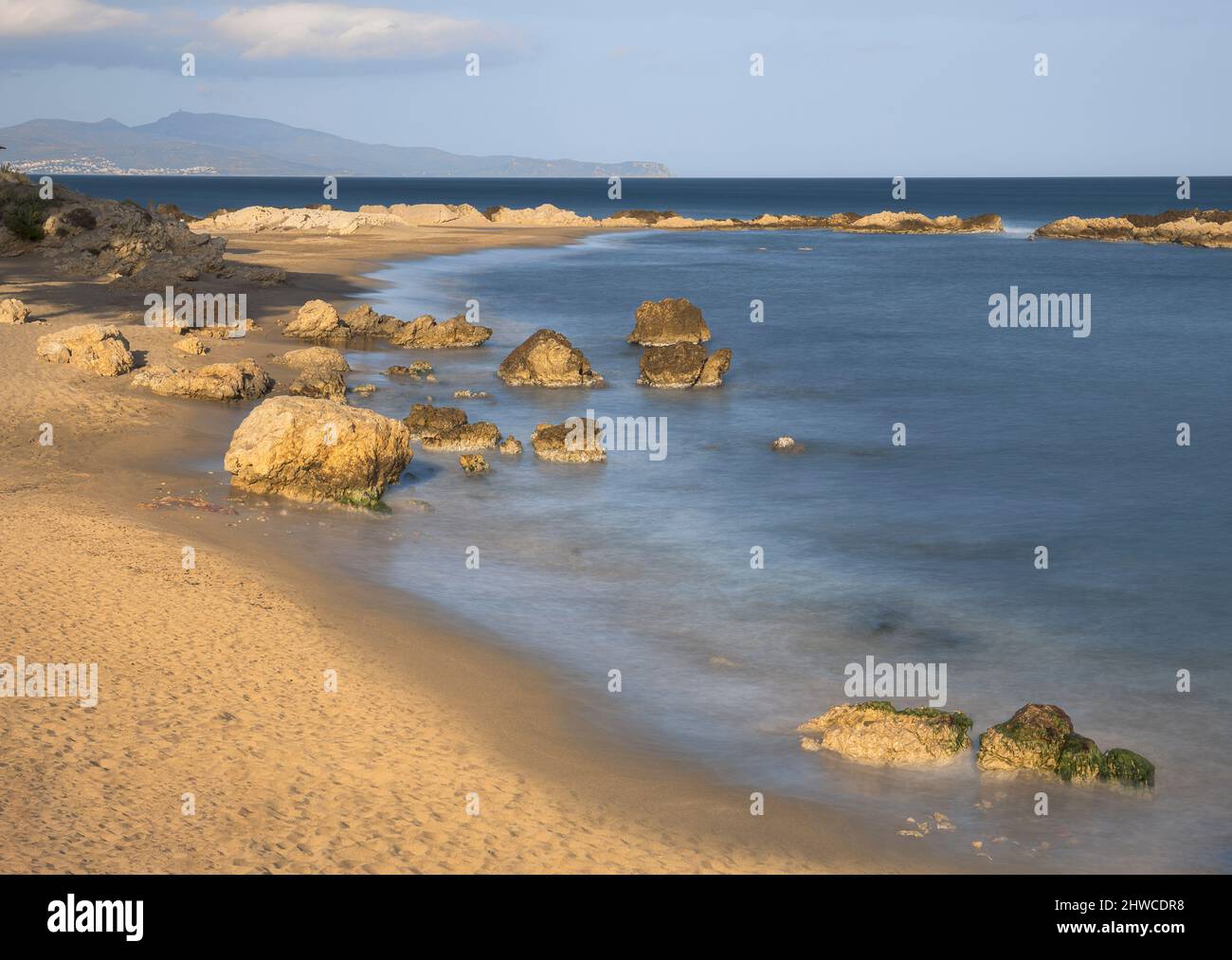 Plage calme et belle sur la Costa Brava, l'escala, Catalogne Banque D'Images