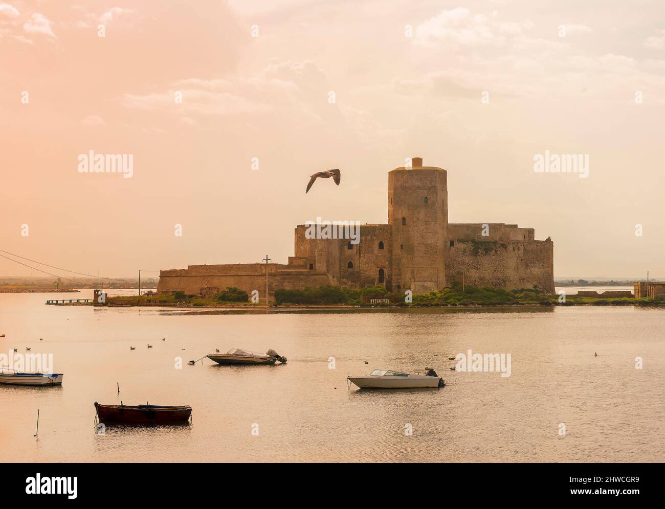 Il Lazzaretto a Trapani venne edificato nel 1838 per ospitare soggetti portatori di malattie contagiose. OGGI è sede della Lega Navale Italiana Banque D'Images