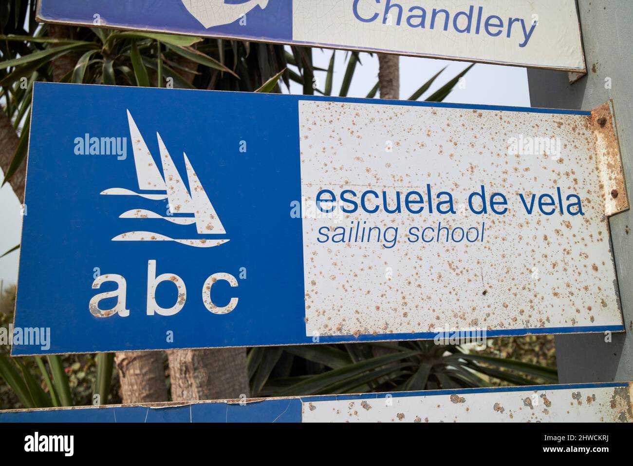 panneau rouillé pour escuela de vela ou école de voile à playa blanca lanzarote îles canaries espagne Banque D'Images