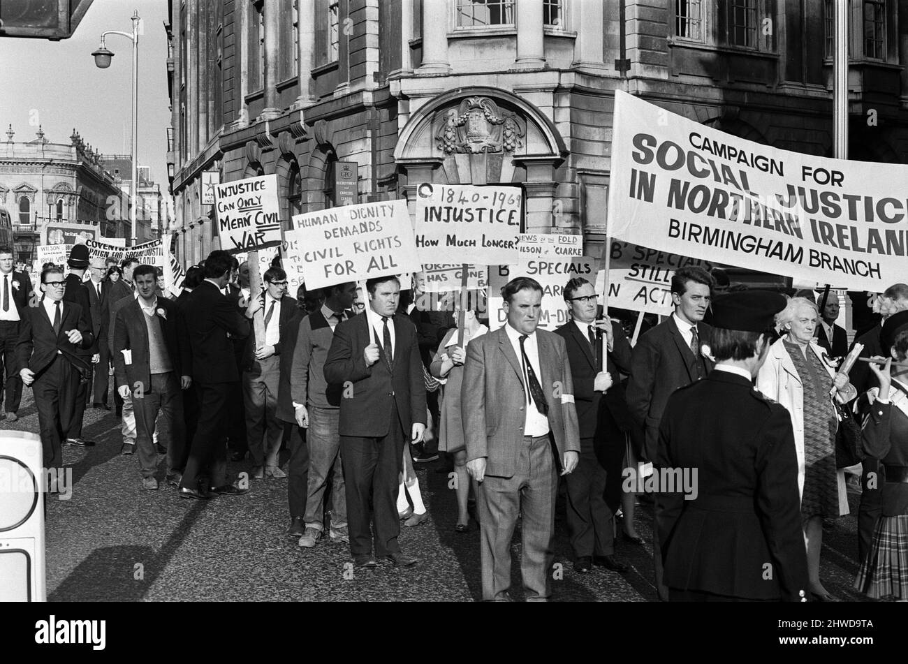 Marche irlandaise des droits civils à Victoria Square, Birmingham. 5th octobre 1969. Banque D'Images Marche irlandaise des droits civils à Victoria Square, Birmingham. 5th octobre 1969. Banque D'Images