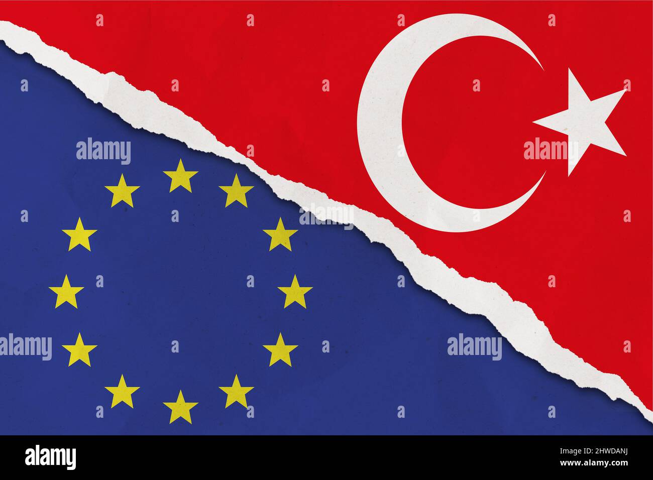 Drapeau de la Turquie et de l'Union européenne papier déchiré grunge fond. Le concept de relation entre l'UE et la Turquie Banque D'Images