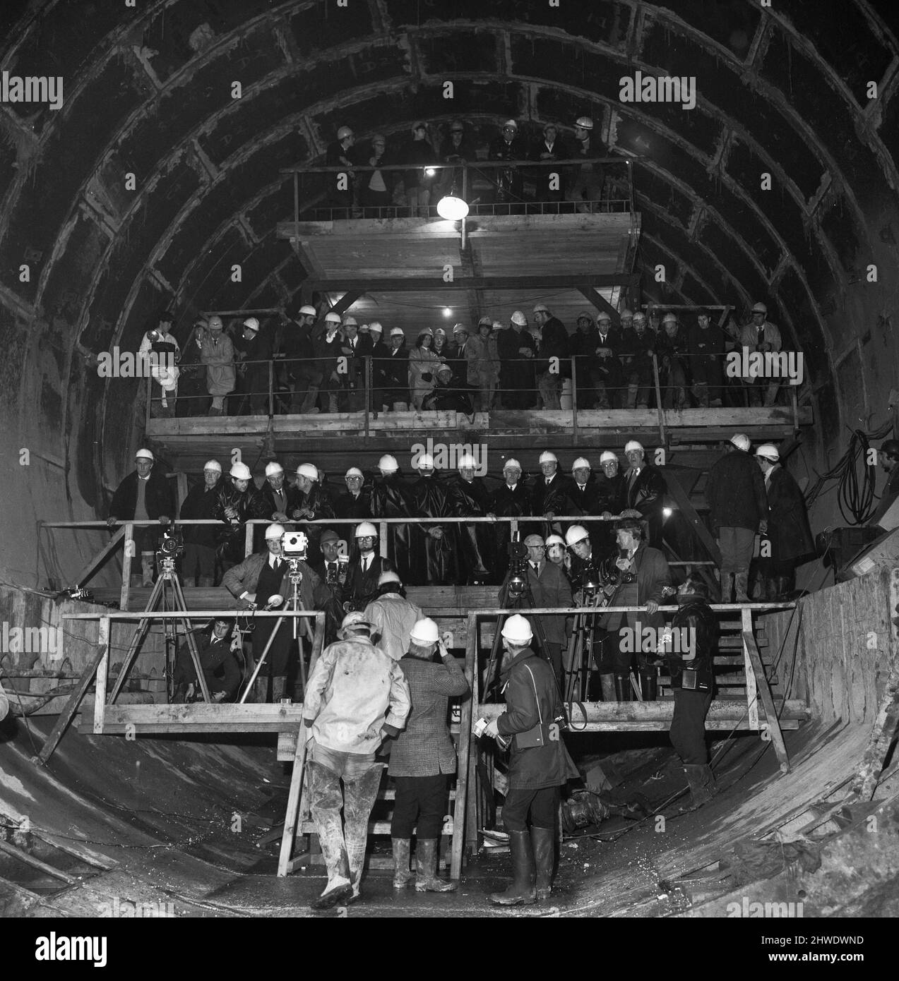 Mersey tunnel Breakthrough 4th mars 1970Builders, les conseillers et les responsables du tunnel posent pour une photo officielle à la suite de la percée entre les tunnels de Birkenhead et Liverpool sous la rivière Mersey Banque D'Images