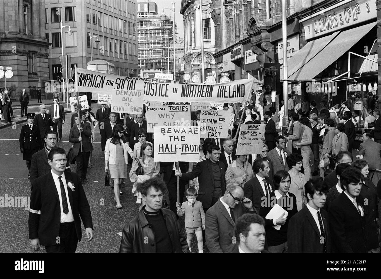 Marche irlandaise des droits civils à Victoria Square, Birmingham. 5th octobre 1969. Banque D'Images Marche irlandaise des droits civils à Victoria Square, Birmingham. 5th octobre 1969. Banque D'Images