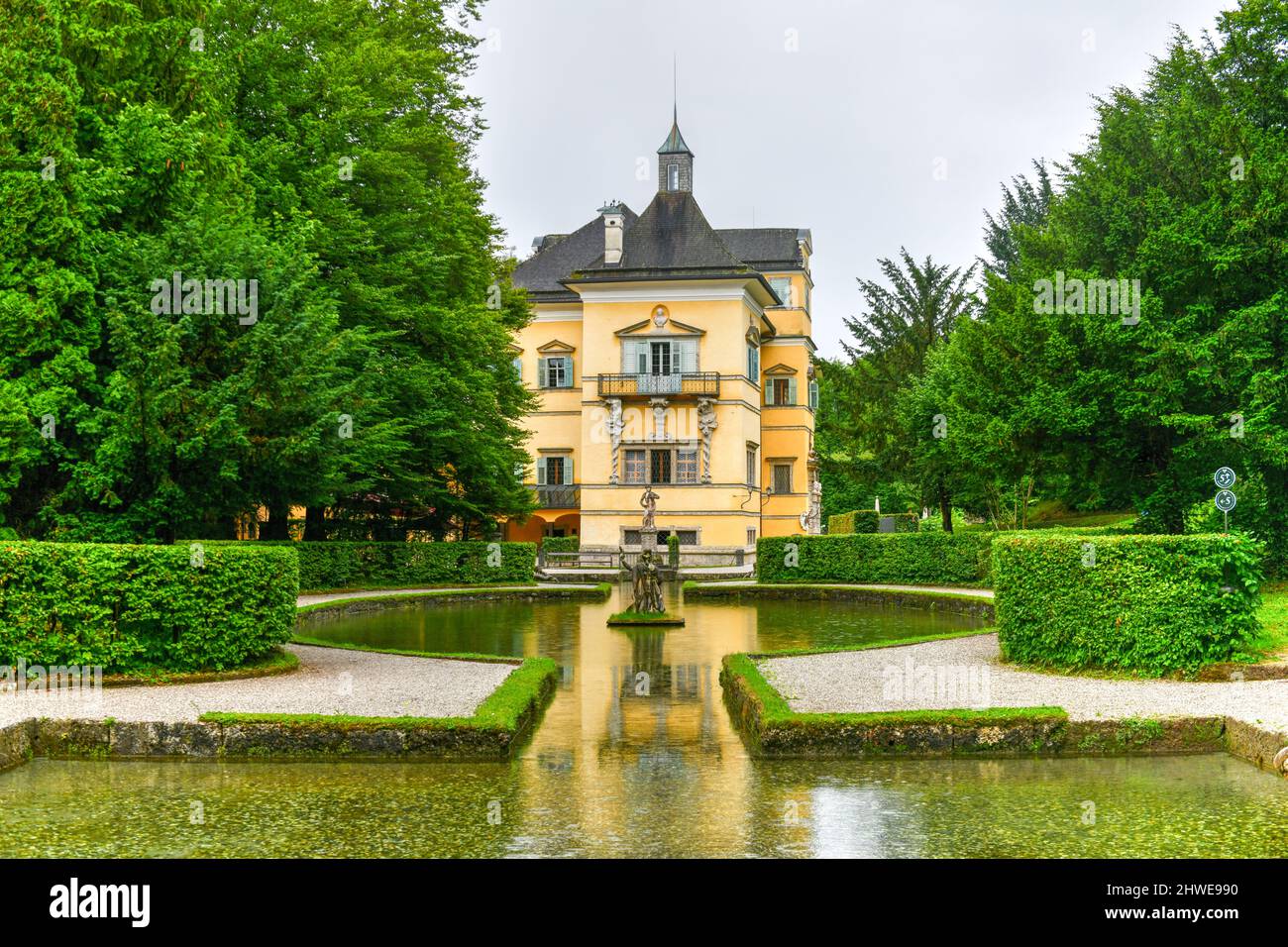Palais Hellbrunn, une villa baroque ancienne de taille palatiale, près de Morzg, un quartier sud de la ville de Salzbourg, au Banque D'Images