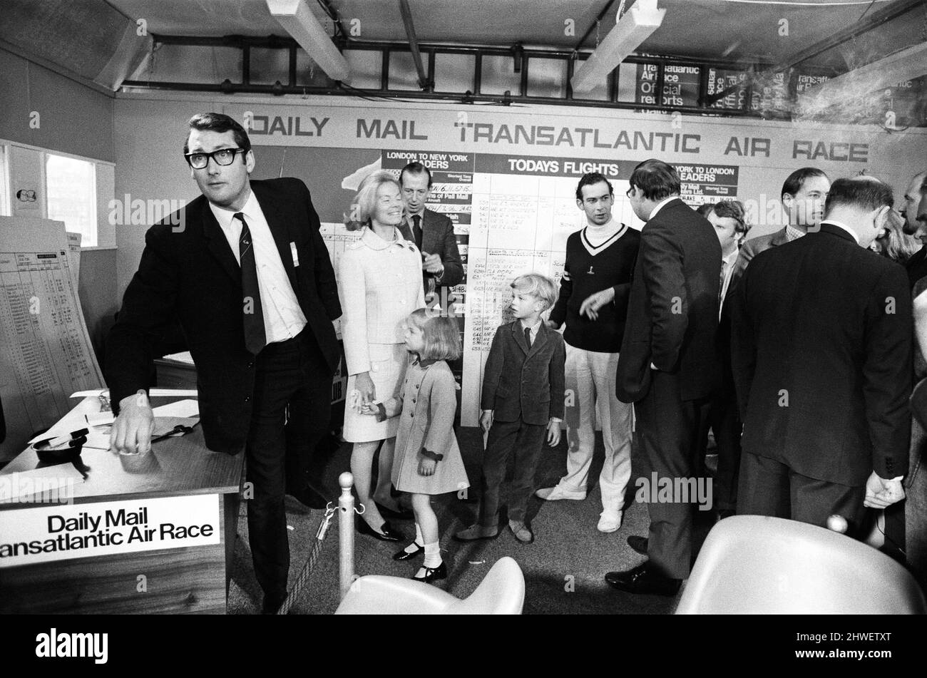 Le duc et la duchesse de Kent et leurs enfants Helen et George Windsor rejoignent le prince Michael de Kent à la tour GPO après la course aérienne transatlantique du Daily Mail. 11th mai 1969. Banque D'Images