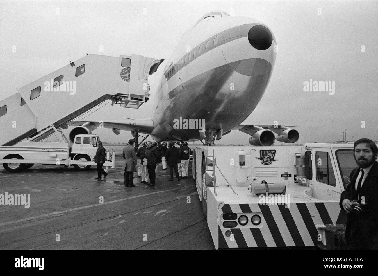 Le Boeing 747 de 361 passagers arrive à l'aéroport de Heathrow. Le premier Boeing 747 Jumbo à voler vers la Grande-Bretagne est arrivé en toute sécurité de New York. Le jet géant a une vitesse de croisière de 625 mph et devrait réduire le trajet de New York à Londres de 30 minutes. 12th janvier 1970. Banque D'Images