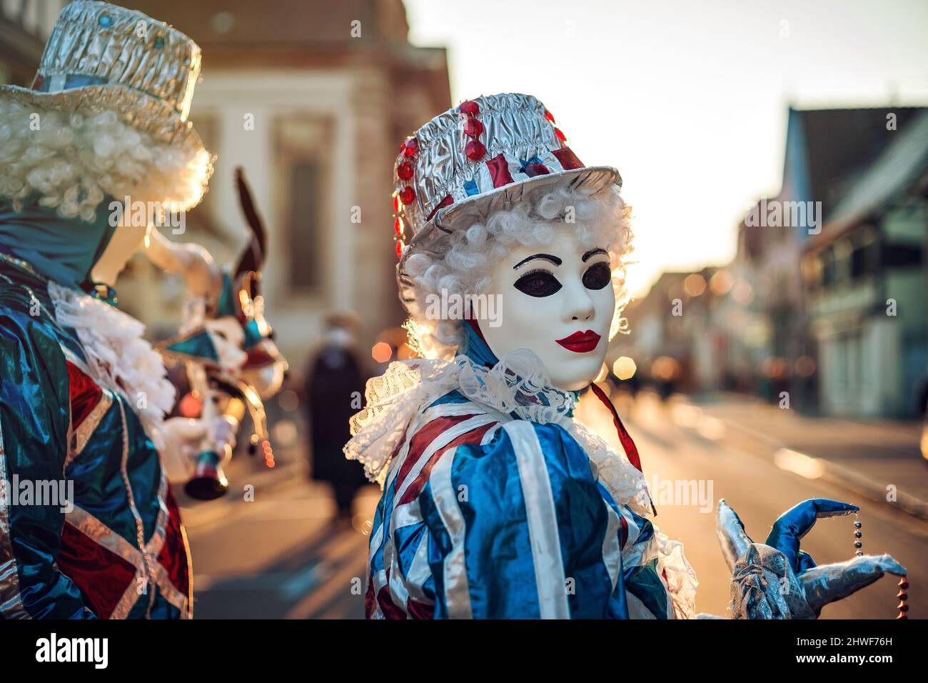 Éditorial, 5th mars 2022: Rosheim, France: Carnaval vénitien - les plus beaux masques photographiés en marchant dans la rue Banque D'Images