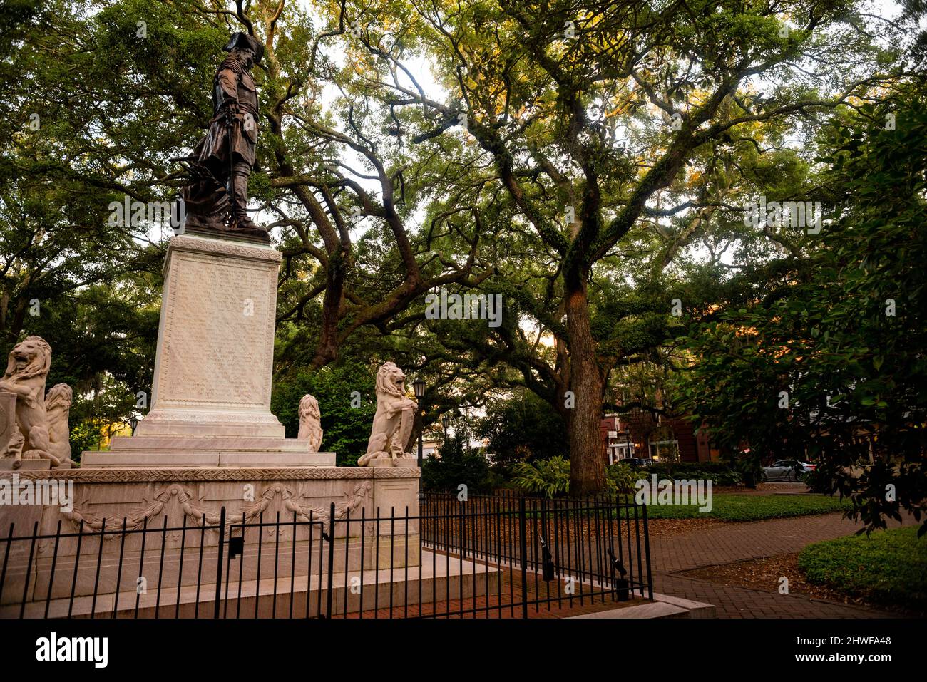 Monument de la place Chippewa au fondateur de Savannah et de la colonie de Géorgie, le général James Edward Oglethorpe. Banque D'Images