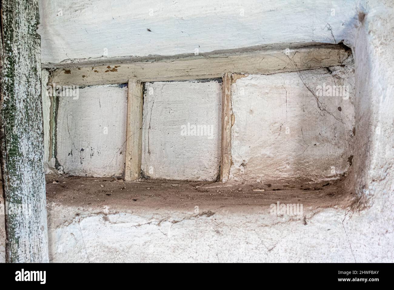La niche murale avec peinture fissurée, maison kazakh ouzbek Banque D'Images