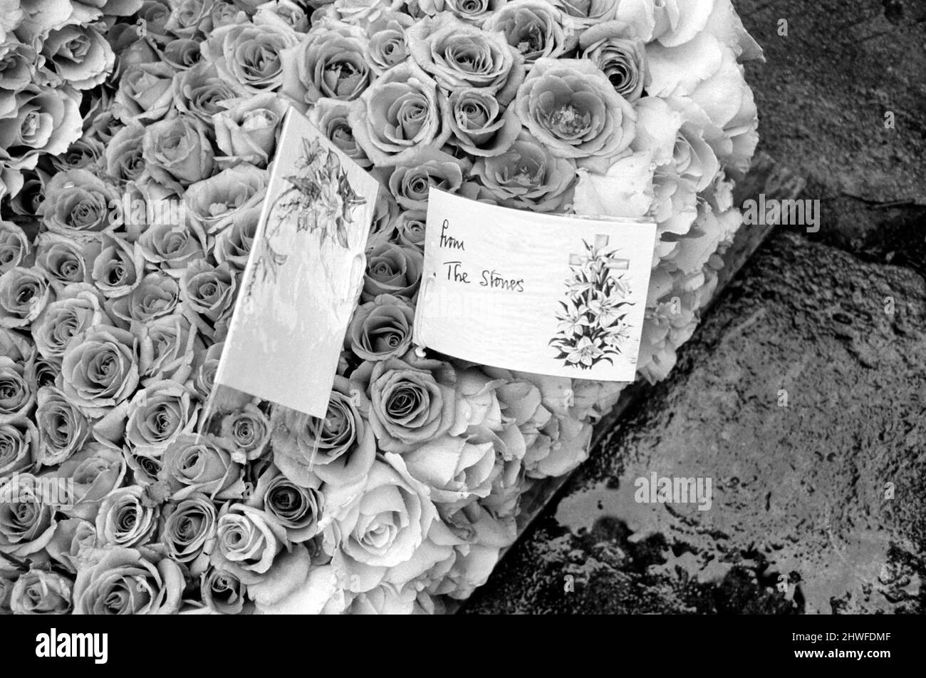 Rolling Stones: Hommage floral du groupe lors des funérailles de Brian Jones à Cheltenham. 10 juillet 1969 Banque D'Images
