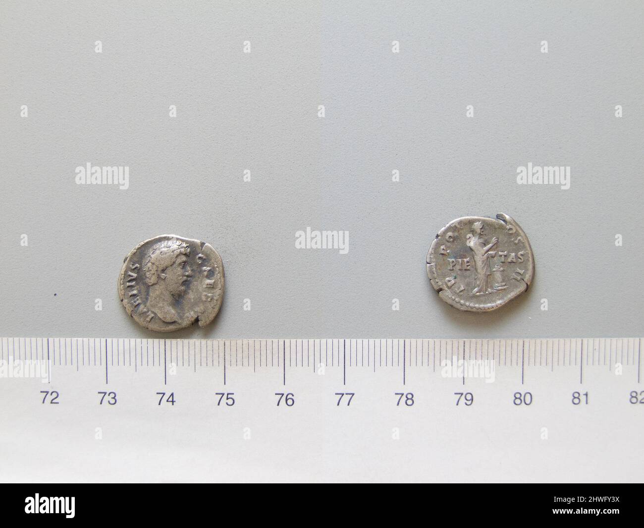 Denarius d'Hadrien, empereur de Rome de Rome. Souverain: Hadrien, empereur de Rome, A.D. 76–138, règle 117–38 monnaie: Rome artiste: Inconnu Honorand: Lucius Aelius César, A.D. 101–138, règle 136–38 Banque D'Images