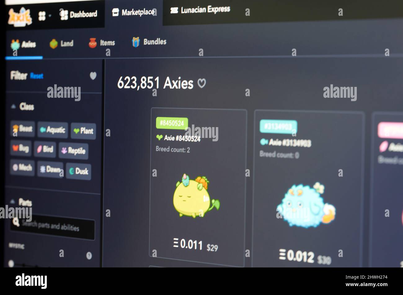 New york, Etats-Unis - janvier 31 2022 : menu NFT Marketplace sur l'écran de l'ordinateur portable vue rapprochée Banque D'Images