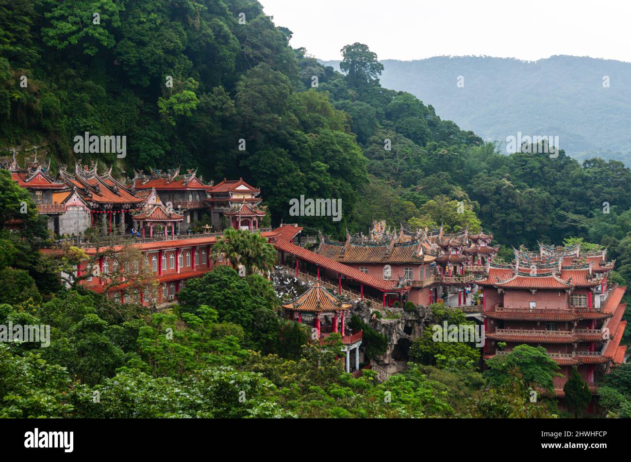 Complexe du temple de Hitoushan Quanhua, Temple de Fu Tian aux montagnes de Lions Head à Taïwan. Banque D'Images