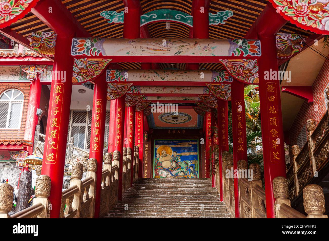 Temple de Quanhua, Temple de Fu Tian à la tête des Lions montagnes à Taïwan. Allée couverte à l'intérieur du temple Banque D'Images