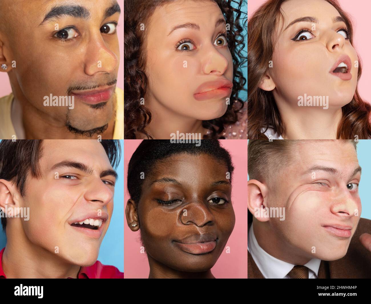 Ensemble de visages de jeunes filles et de garçons écrasés sur du verre isolé sur fond coloré. Distorsion des faits, réalité Banque D'Images