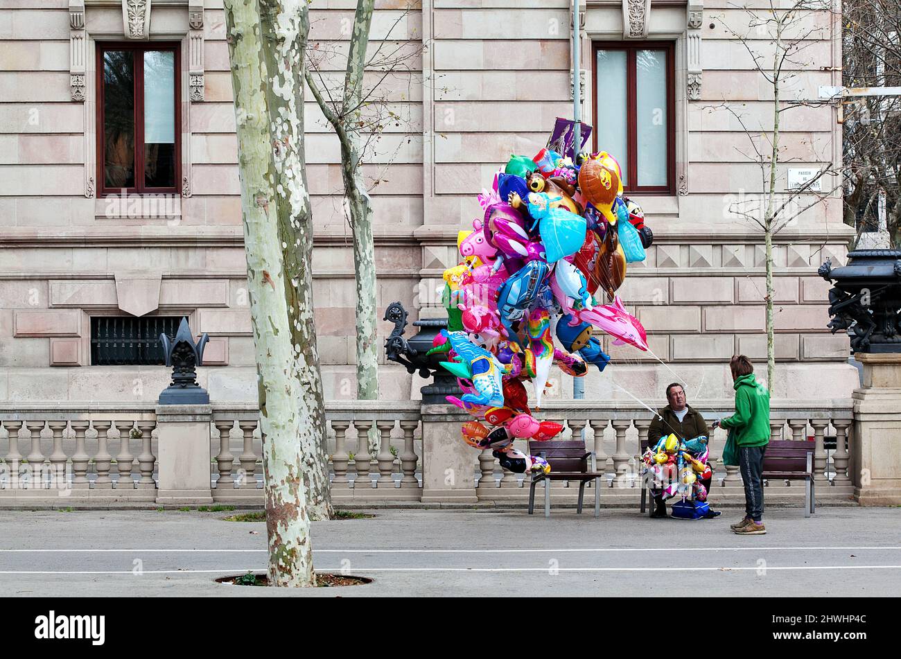 Vendeurs de balon tziganes, Barcelone, Espagne. Banque D'Images
