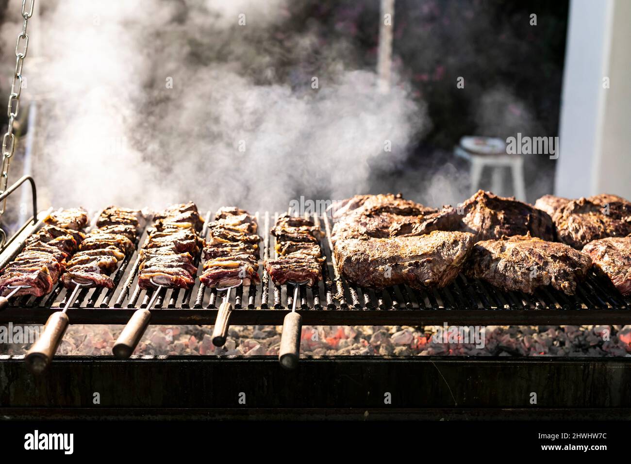 Préparation de la viande rouge au barbecue. Viande rouge crue haute qualité nourriture pour les événements sociaux comme les réunions de mariage et d'amis. Banque D'Images