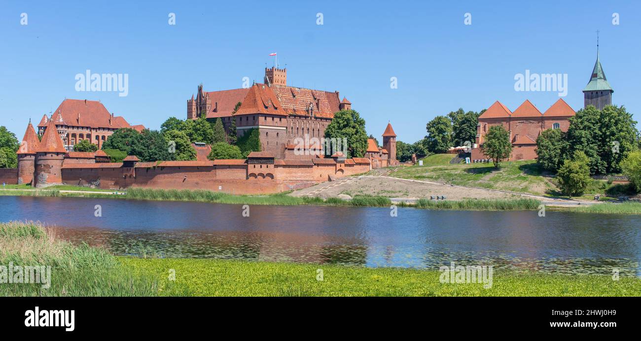 Le plus grand château du monde par terre, classé au patrimoine mondial de l'UNESCO, le château de Malbork est un merveilleux exemple de forteresse teutonique Banque D'Images