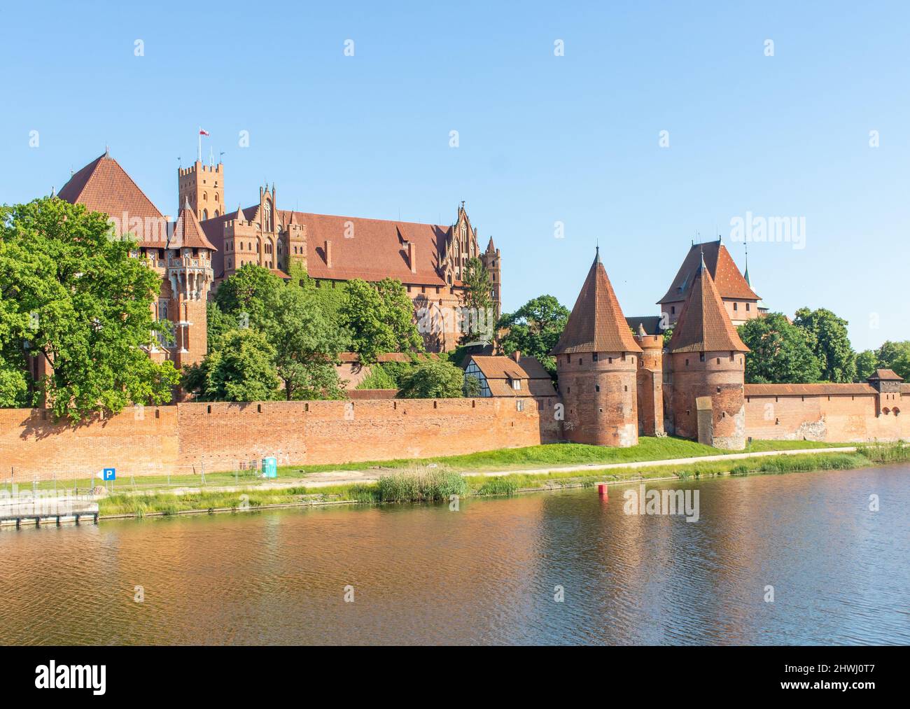 Le plus grand château du monde par terre, classé au patrimoine mondial de l'UNESCO, le château de Malbork est un merveilleux exemple de forteresse teutonique Banque D'Images
