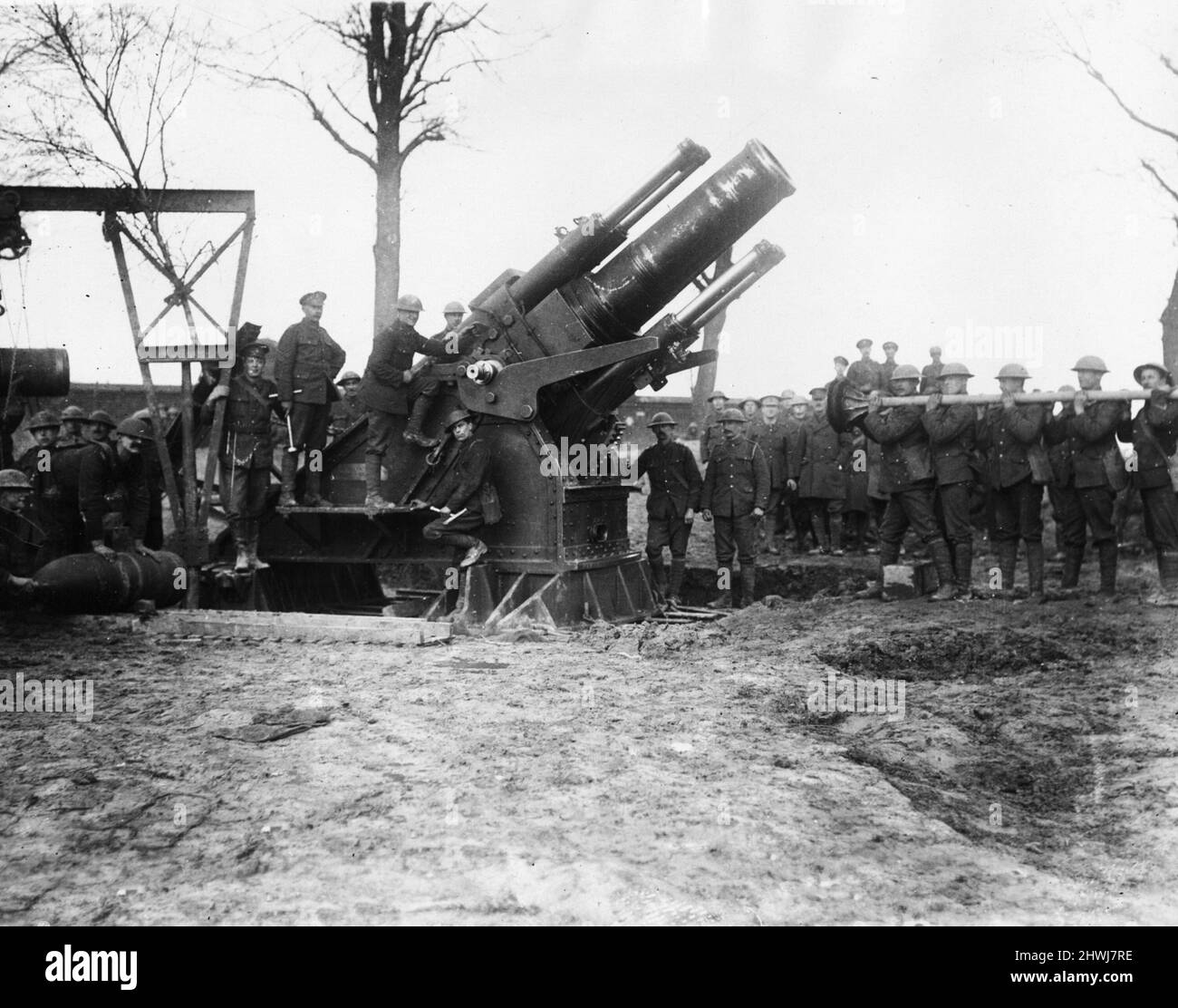 Un Howitzer de 15 pouces est prêt à tirer à partir d'une position près de Dainville, le 10 avril 1917, pendant la bataille d'Arras Banque D'Images