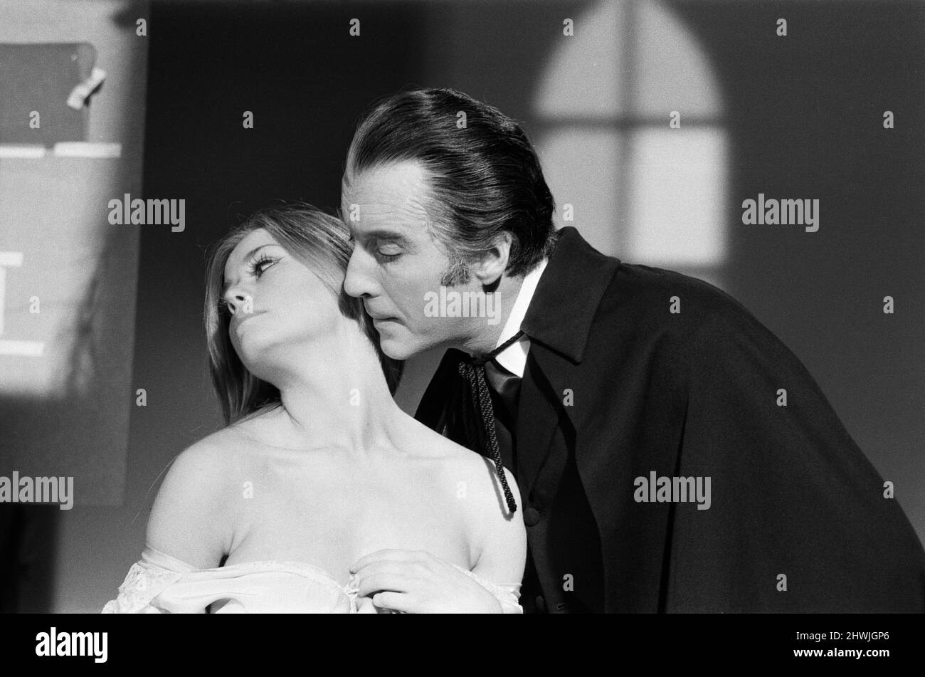 Christopher Lee, photographié pour poster, habillé comme personnage Dracula dans le film Dracula A.D. 1972, à Elstree Studios, Hertfordshire, 24th octobre 1971. Banque D'Images