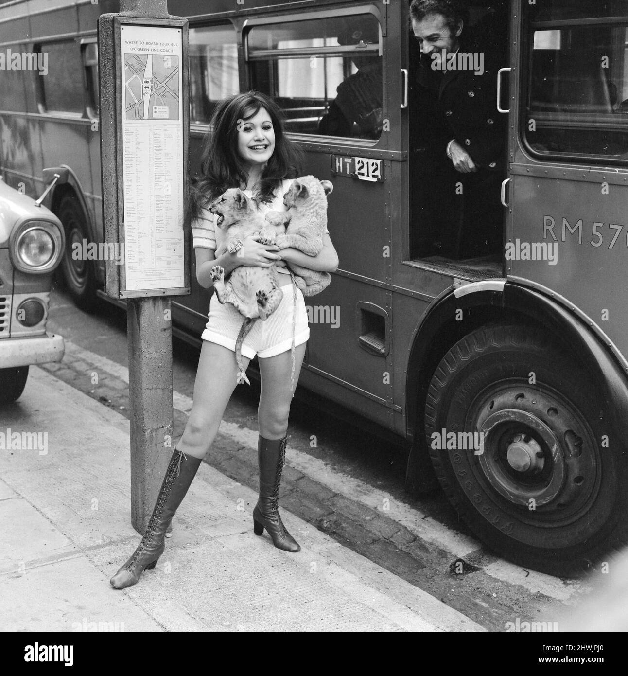 Madeline smith actress Banque de photographies et d’images à haute