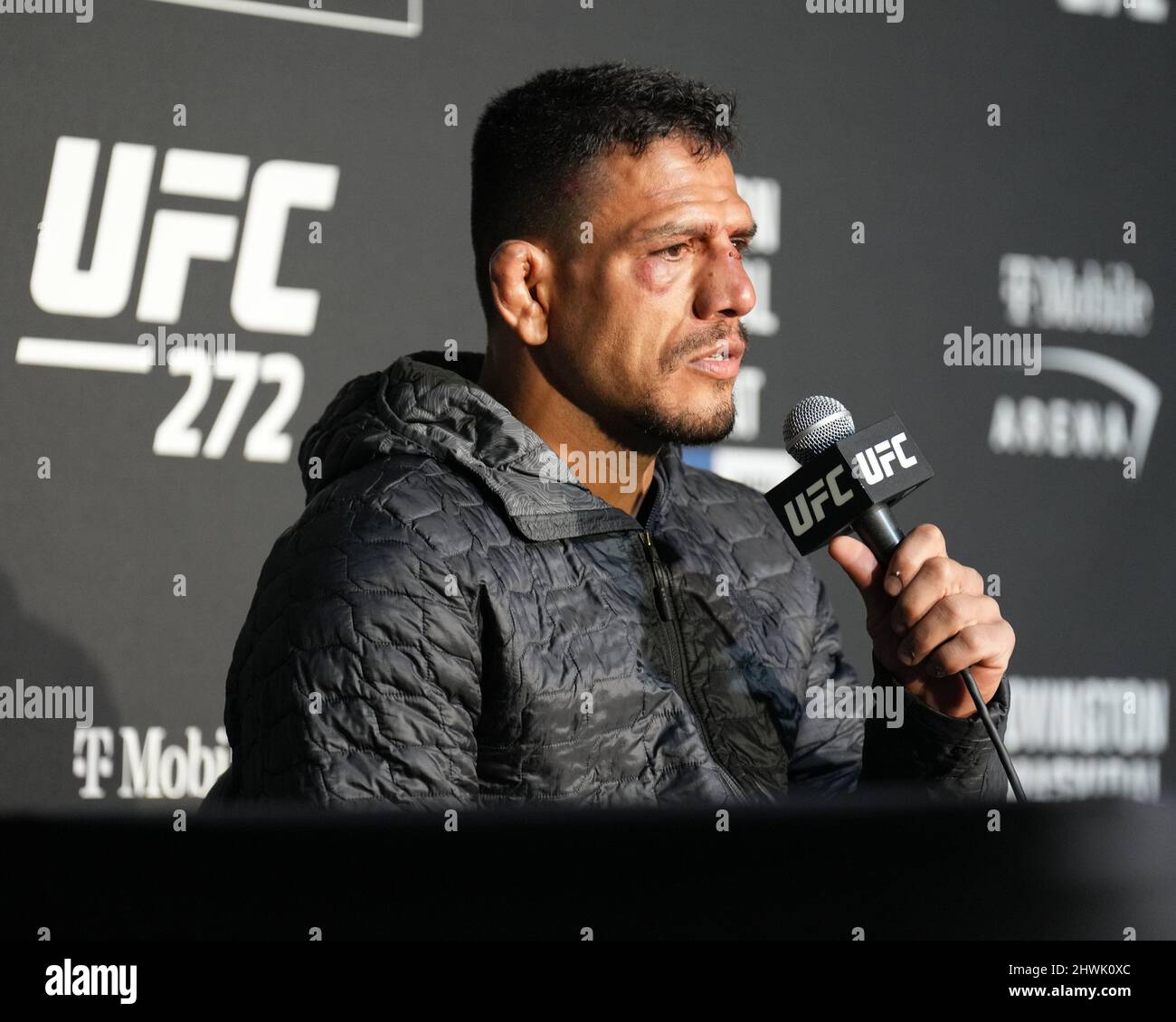 Las Vegas, Nevada, États-Unis. 05th mars 2022. Rafael dos Anjos rencontre la presse à la suite des combats à T-Mobile Arena pour UFC 272: Covington vs Masvidal - main Card le 5 mars 2022 à Las Vegas, NV, Etats-Unis. (Credit image: © Louis Grasse/PX Imagens via ZUMA Press Wire) Credit: ZUMA Press, Inc./Alamy Live News Banque D'Images