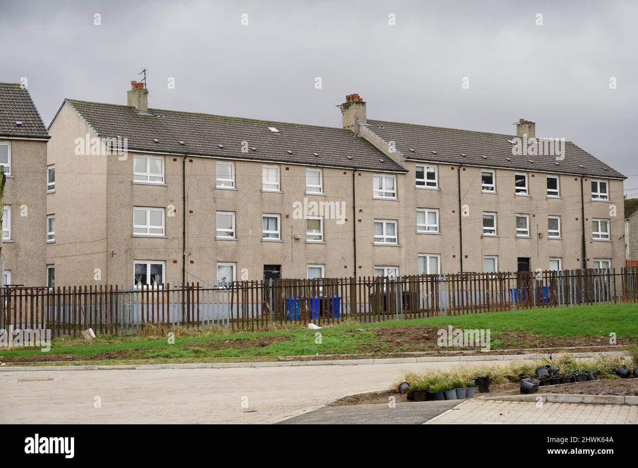 Maison de conseil abandonnée dans un bidonville de logements pauvres avec de nombreuses questions de protection sociale à Aberdeen Banque D'Images