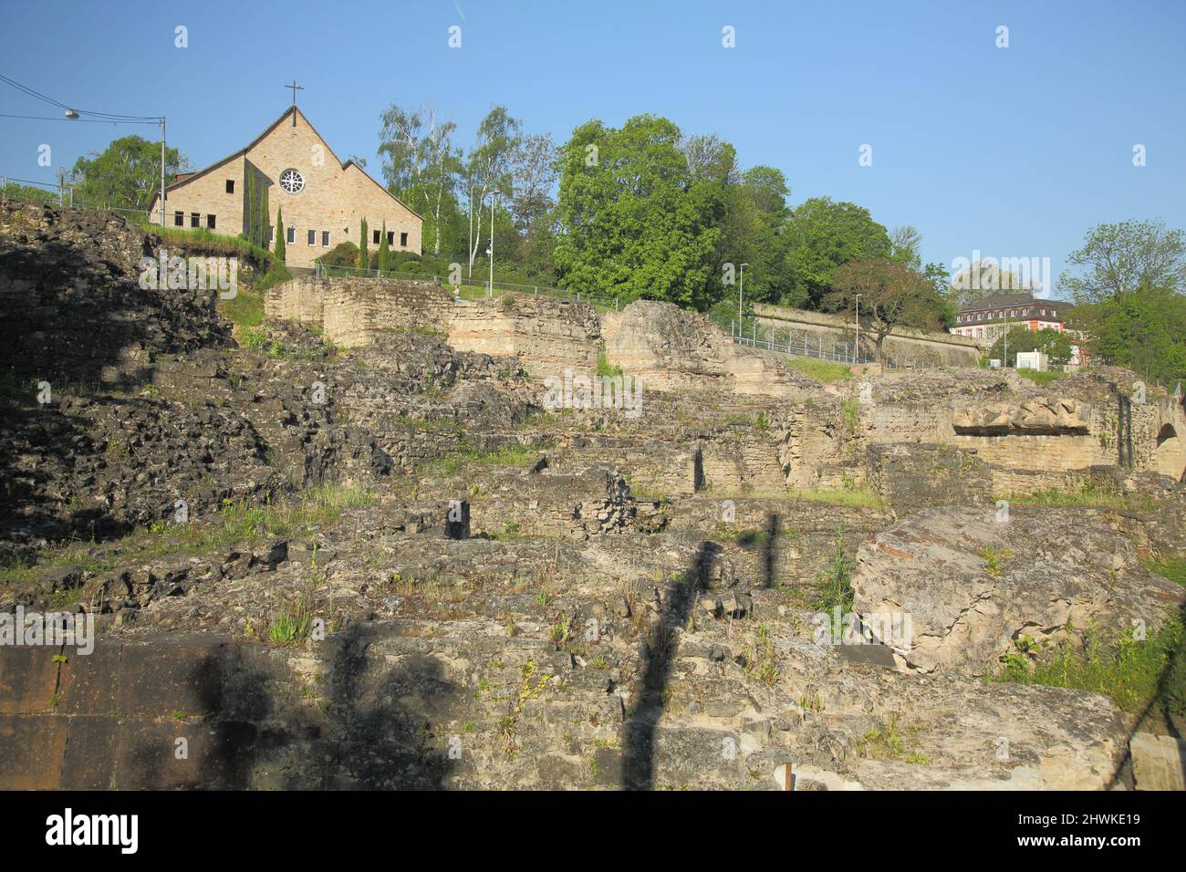 Ancien théâtre romain avec église luthérienne de Mayence, Rhénanie-Palatinat, Allemagne Banque D'Images