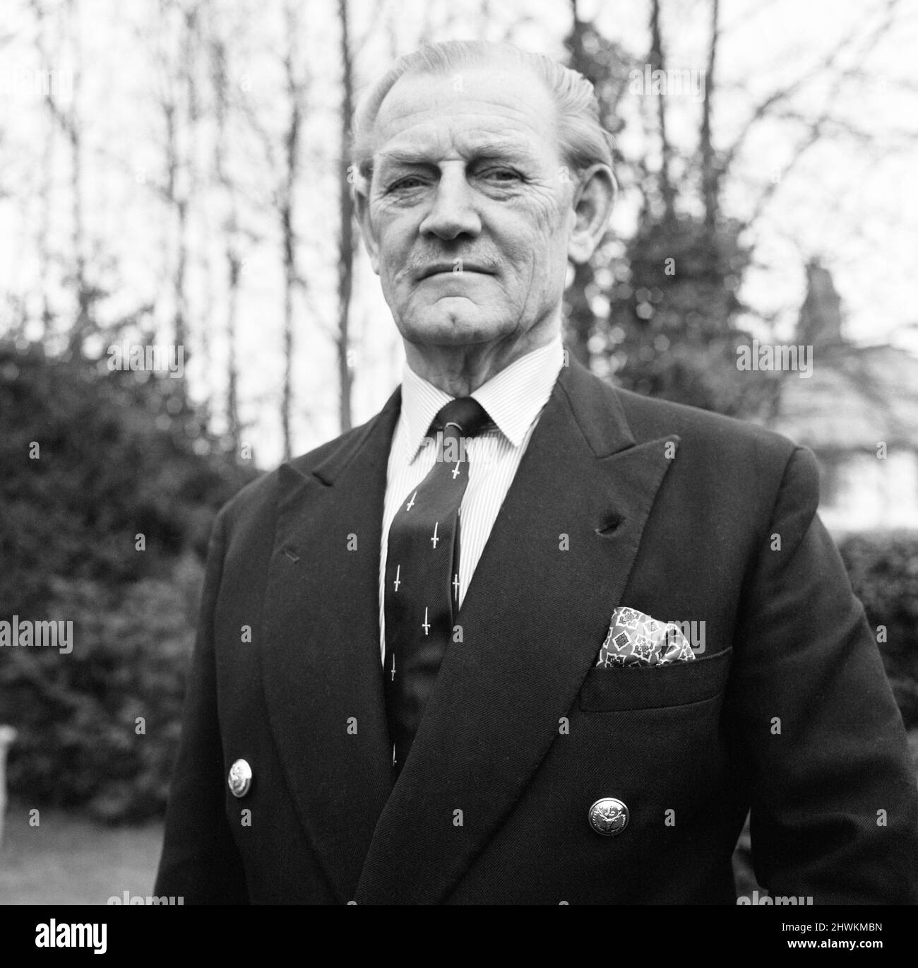 Lieutenant-colonel John Malcolm Thorpe Fleming Churchill, DSO & Bar, MC & Bar (16 septembre 1906 C 8 mars 1996), alias Jack Churchill, combattant Jack Churchill et Mad Jack, un soldat britannique qui a combattu pendant la Seconde Guerre mondiale armé d'un arc-en-fer, de flèches et d'une épée écossaise. Il est connu pour la devise « tout officier qui entre en action sans son épée est mal armé ». Photo 18th décembre 1971. Banque D'Images