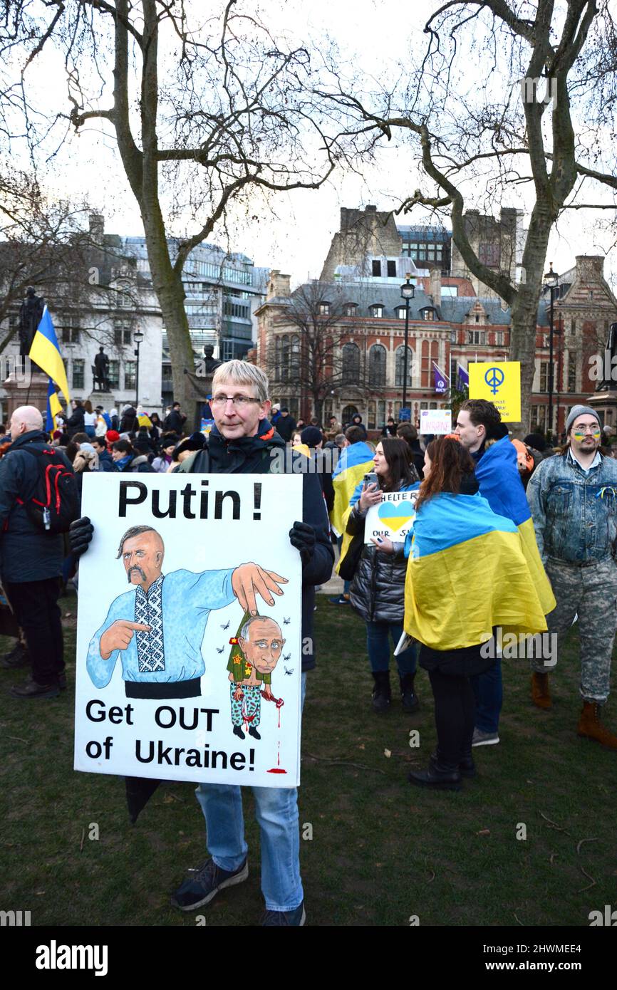 Manifestations anti russes pro-ukrainiennes sur la place du Parlement, Londres, 6th mars 2022 Banque D'Images