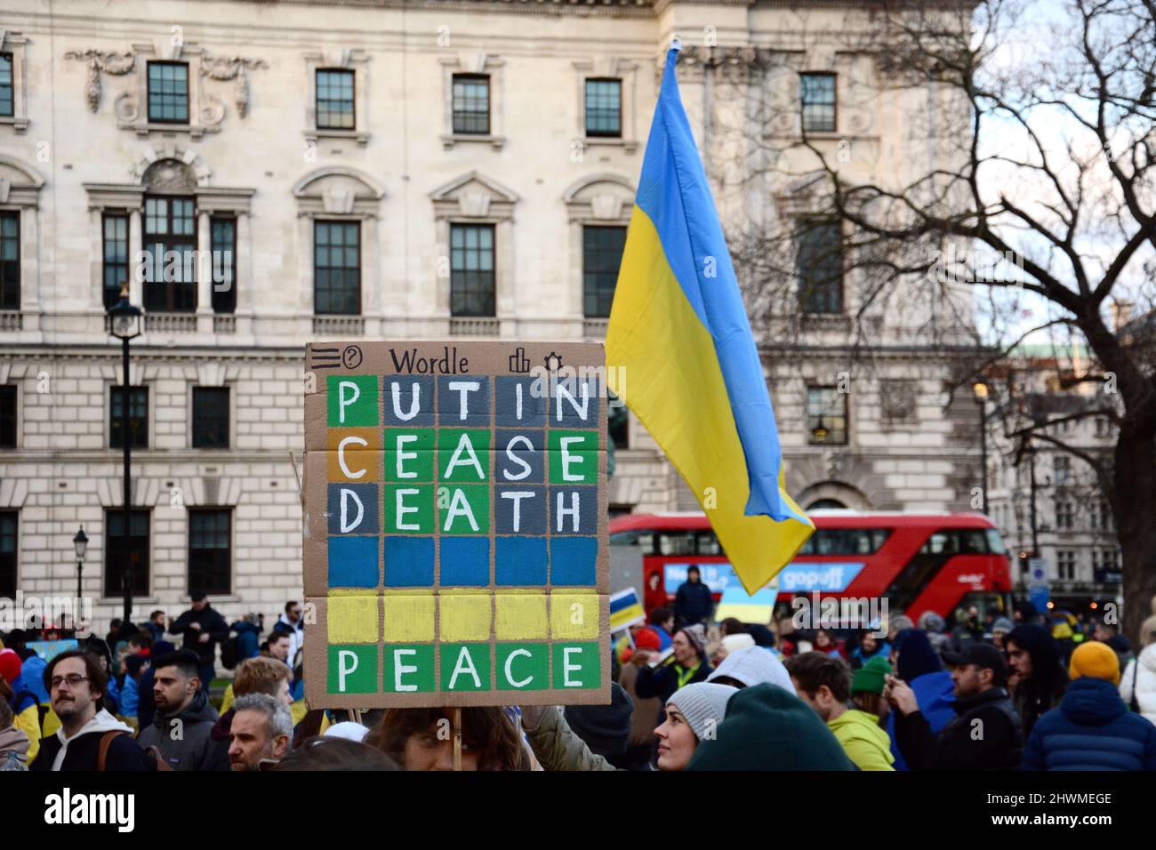 Manifestations anti russes pro-ukrainiennes sur la place du Parlement, Londres, 6th mars 2022 Banque D'Images