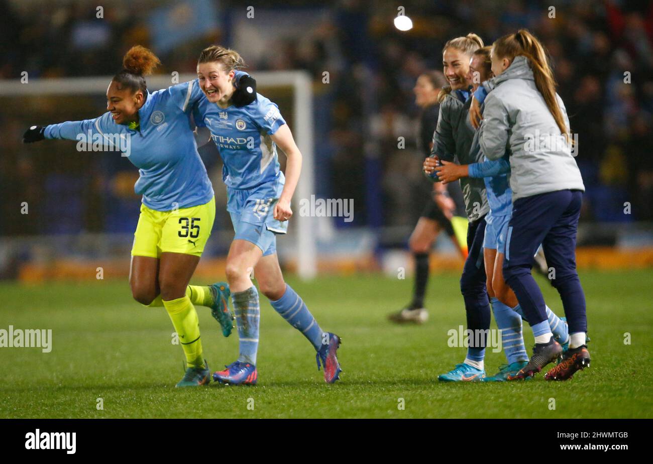 WIMBLEDON, Royaume-Uni, MARS 05: L-R Khiara Keating de Manchester City WFC et Ellen White de Manchester City WFC célèbre leur victoire des FA Women Banque D'Images