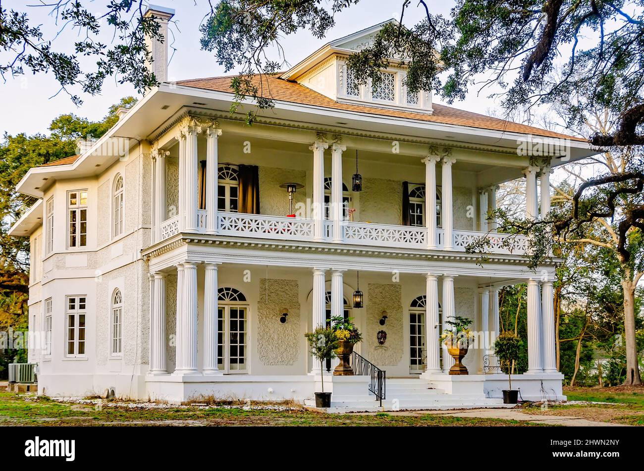 Three Oaks, un manoir colonial espagnol de 1911, est photographié sur la rue Government, le 5 mars 2022, à Mobile, Alabama. Banque D'Images