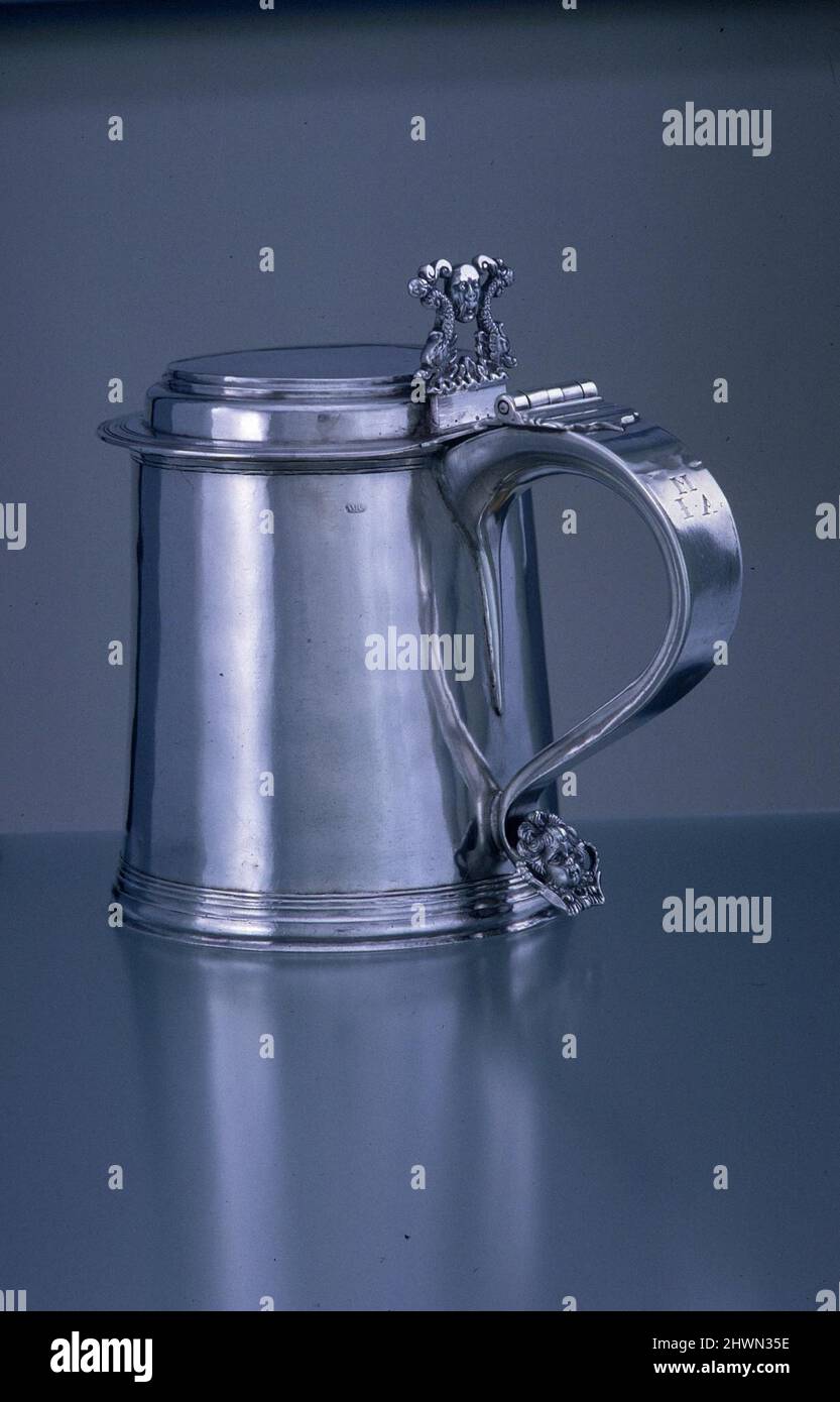 Tankard. Fabricant : William Cowell, Sr., américain, 1682–1736 Banque D'Images