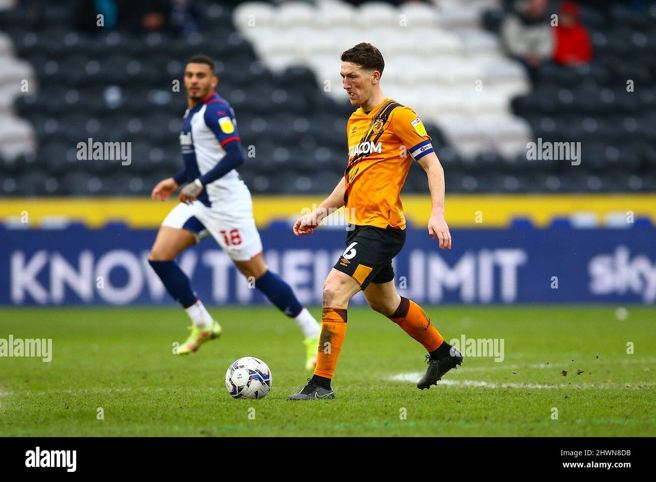 MKM Stadium, Hull, Angleterre - 5th mars 2022 Richard Smallwood (6) de Hull - pendant le match Hull City / West Bromwich Albion, EFL Championship 2021/22 MKM Stadium, Hull, Angleterre - 5th mars 2022 crédit: Arthur Haigh/WhiteRosePhotos/Alay Live News Banque D'Images