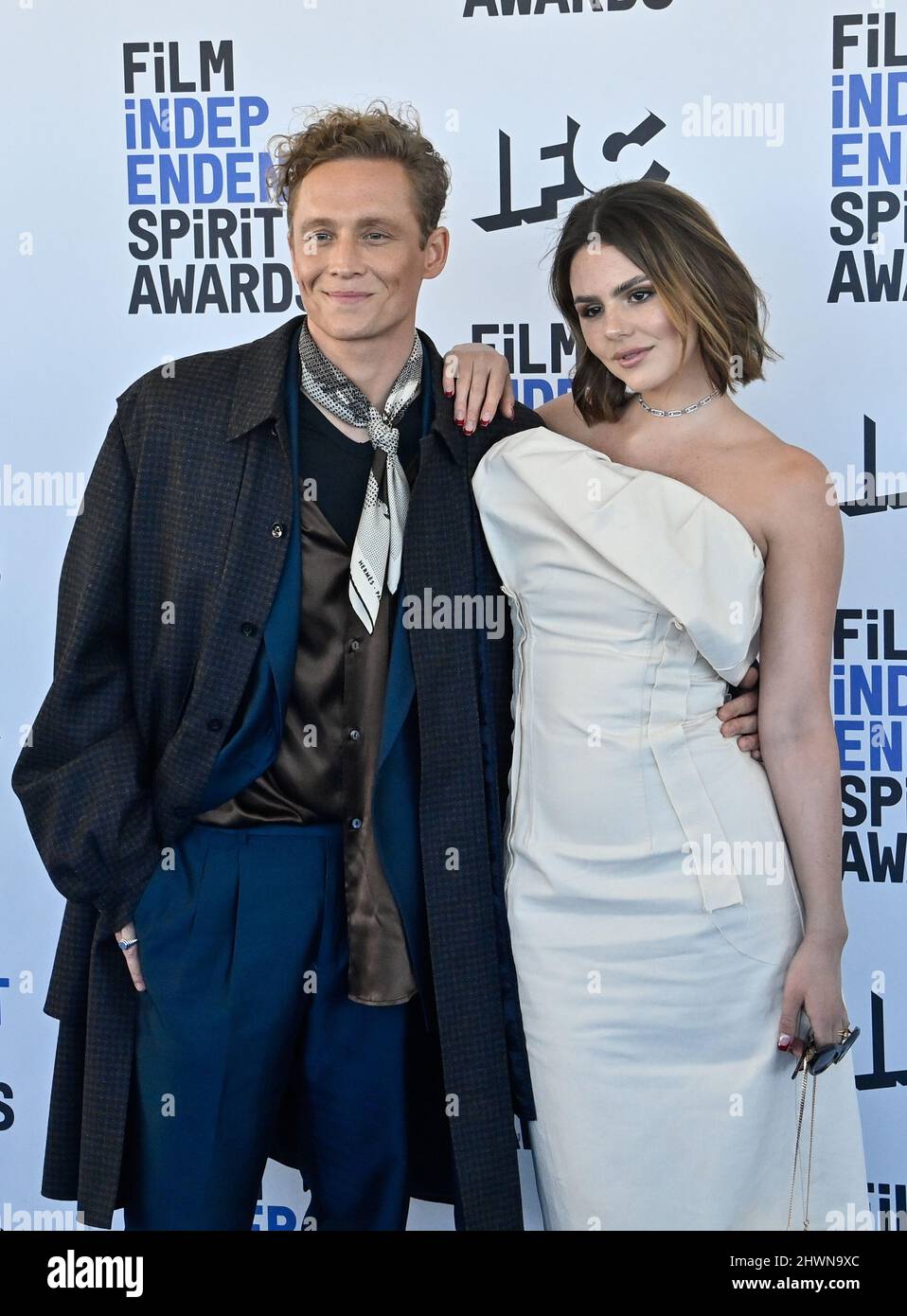 Santa Monica, États-Unis. 06th mars 2022. Matthias Schweighöfer (L) et Ruby O. Fee assistent aux 37th films Independent Spirit Awards à Santa Monica, en Californie, le dimanche 6 mars 2022. Crédit : UPI/Alay Live News Banque D'Images