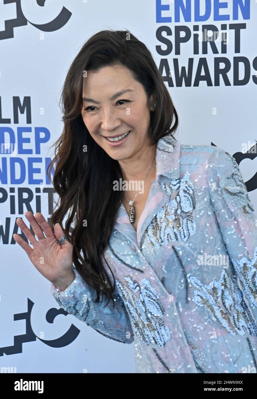 Santa Monica, États-Unis. 06th mars 2022. Michelle Yeoh participe aux Prix annuels de l'esprit indépendant du film 37th à Santa Monica, en Californie, le dimanche 6 mars 2022. Crédit : UPI/Alay Live News Banque D'Images