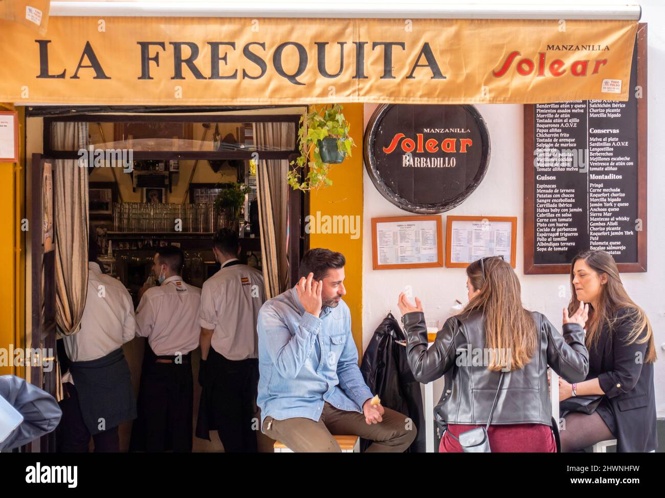 La Fresquita authntic Taberna populaire parmi les locaux pour sa bière et ses tapas, Barrio Santa Cruz, Séville Séville Espagne Banque D'Images