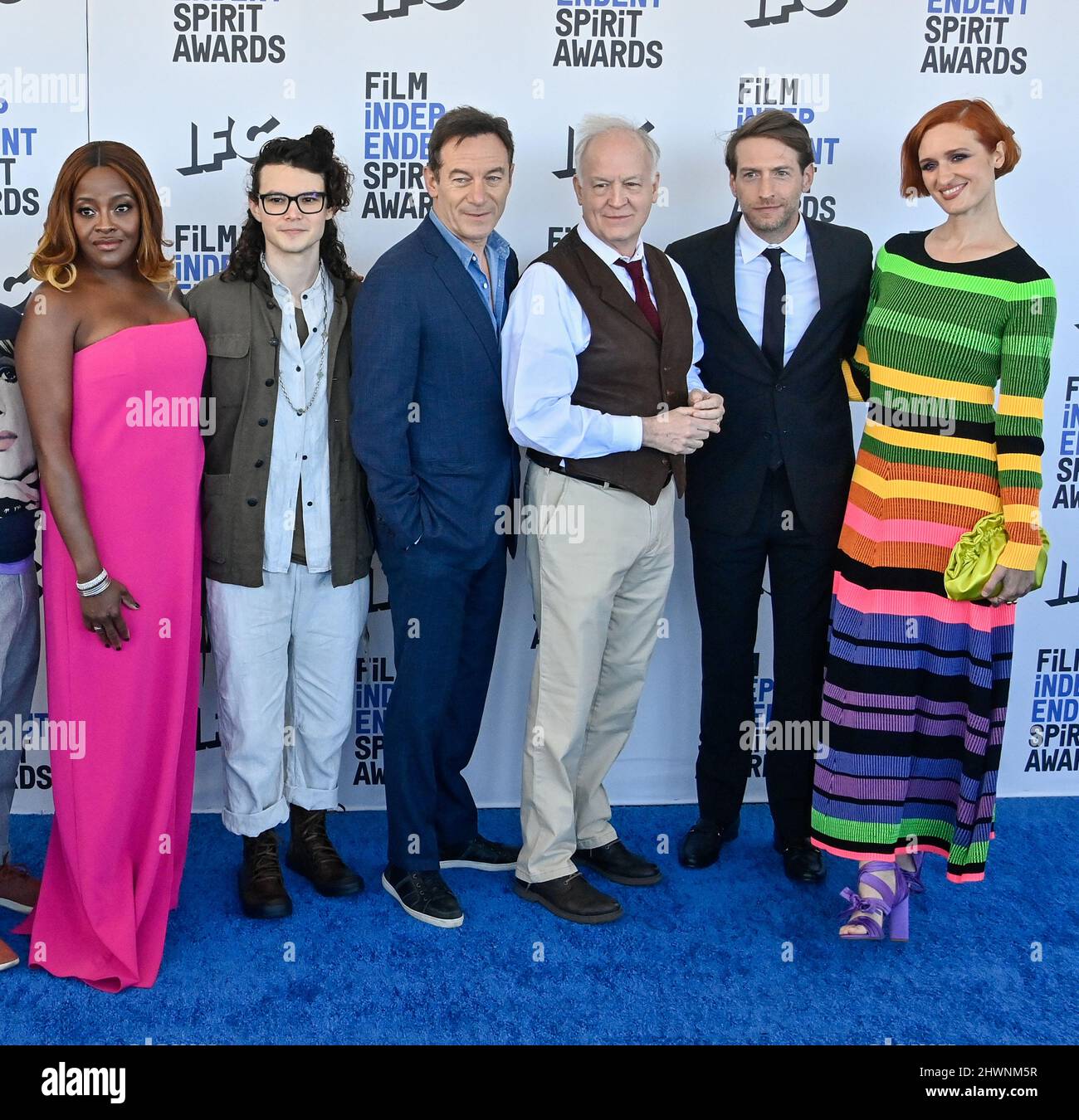 Santa Monica, États-Unis. 06th mars 2022. Michelle N. carter, Kagen Albright, Jason Isaacs, Reed Birney, Fran Kranz et Breeda Wool assistent aux 37th films Independent Spirit Awards à Santa Monica, en Californie, le dimanche 6 mars 2022. Crédit : UPI/Alay Live News Banque D'Images