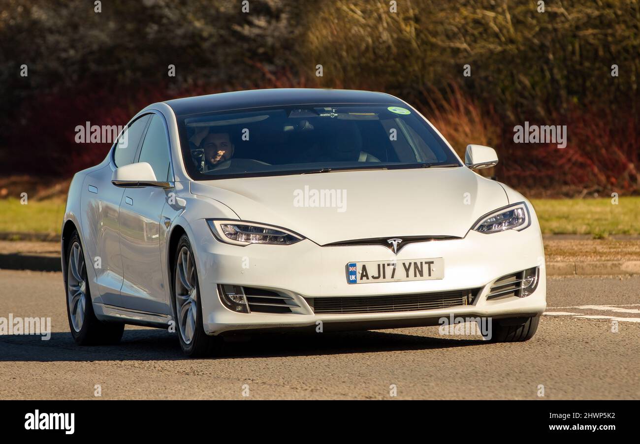 Voiture électrique blanche 2017 Tesla Banque D'Images