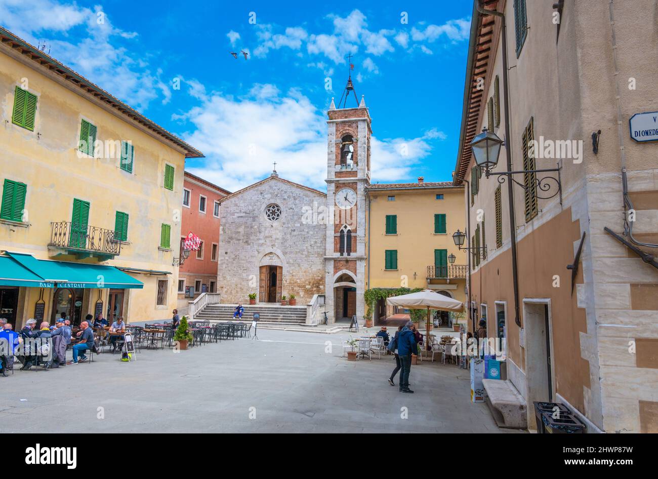 San Quirico d'Orcia (Toscana, Italie) - la ville de la renaissance de la Toscane, au printemps, avec le centre historique dans le monument de Val d'Orcia. Banque D'Images