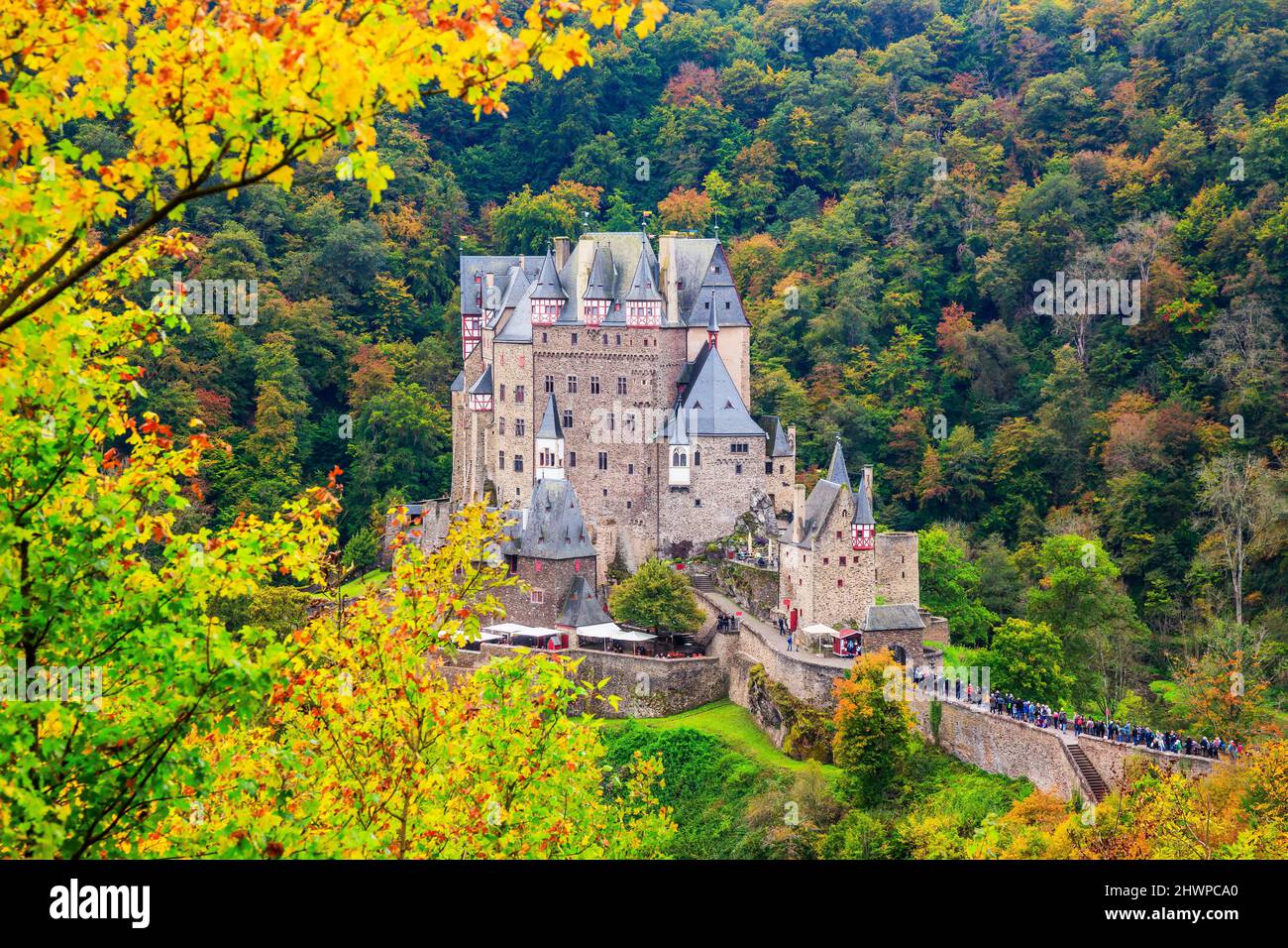 Château d'Eltz ou Burg Eltz. Château médiéval sur les collines au-dessus de la Moselle. La Rhénanie-Palatinat en Allemagne. Banque D'Images