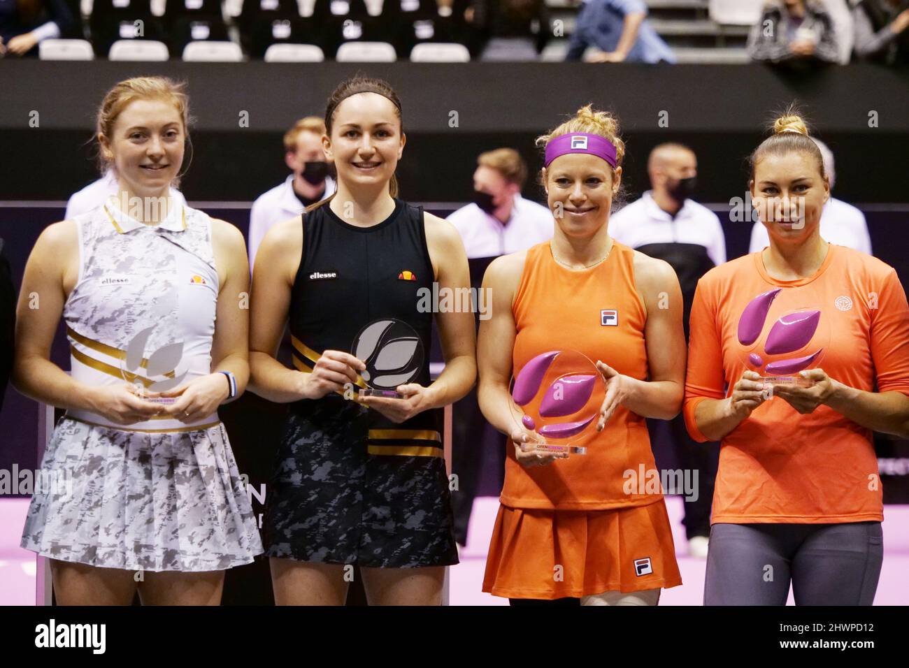 Laura Siegemund (GER), Vera Zvonareva fêtez après avoir gagné Alicia Barnett, Olivia Nicholls (GBR) lors de la Double finale de l'Open 6ème sens, Métropole de Lyon 2022, WTA 250 tournoi de tennis le 6 mars 2022 au Palais des Sports de Gerland à Lyon, France - photo Patrick Cannaux / DPPI Banque D'Images