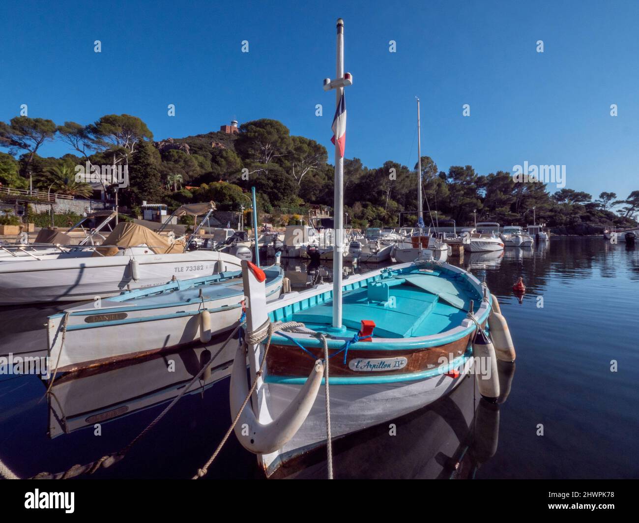 Var (83) Côte dÕAzur, parc de lÕEsterel au bord de la Mditerranne, la corniche dÕor, port du Poussa//France, Var (83) Côte d'Azur, Parc de l'Esterel on Banque D'Images