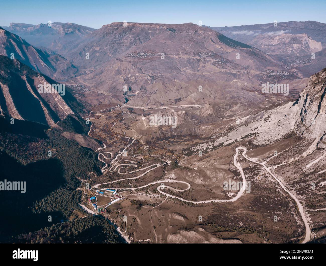 Chaîne de montagnes brunes au nord du Caucase, Dagestan, Russie Banque D'Images