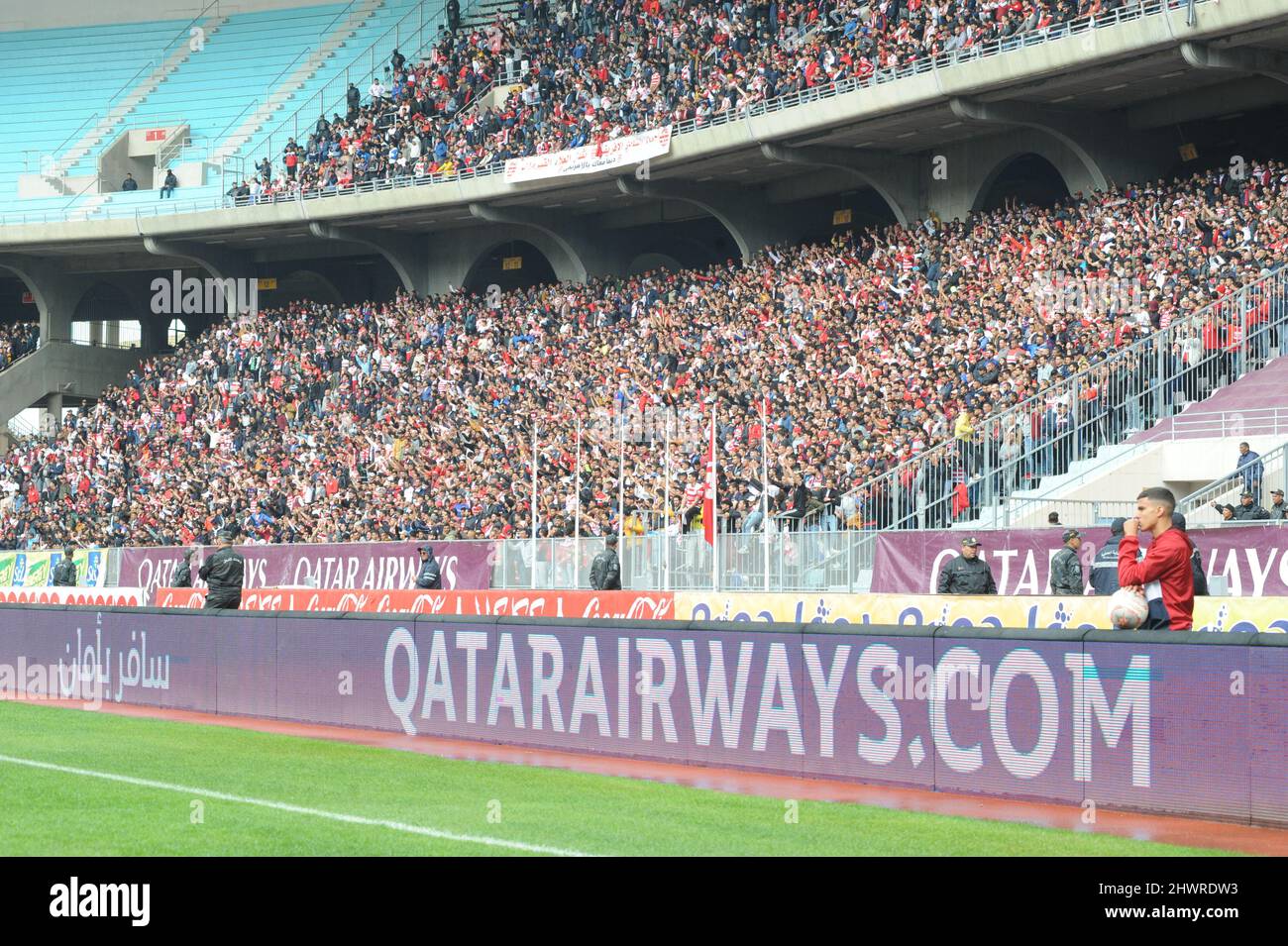 Rades, Tunisie. 7th mars 2022. Supporters du Club Africain lors du match des 9th jours du championnat tunisien entre le club africain (CA) et l'Etoile sportive du sahel (ESS) au stade des Rades. (Credit image: © Chokri Mahjoub/ZUMA Press Wire) Banque D'Images