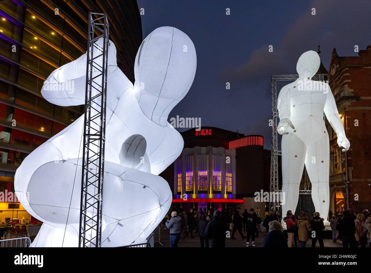 Le Light Up Leicester Festival 2022, qui éclaire les rues de Leicester avec un sentier d'œuvres d'art interactives gratuites et de divertissements. Banque D'Images